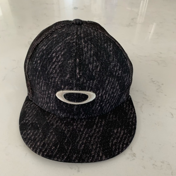 Oakley cap - Picture 2 of 3